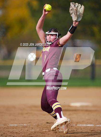 Thumbnail 3 in Windsor vs. Roosevelt (CHSAA 4A First Round) photogallery.