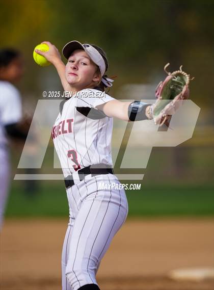Thumbnail 2 in Windsor vs. Roosevelt (CHSAA 4A First Round) photogallery.