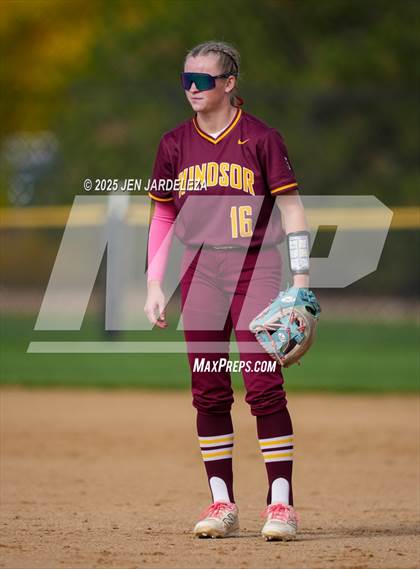 Thumbnail 1 in Windsor vs. Roosevelt (CHSAA 4A First Round) photogallery.