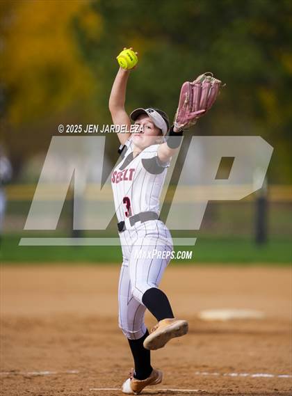 Thumbnail 1 in Windsor vs. Roosevelt (CHSAA 4A First Round) photogallery.