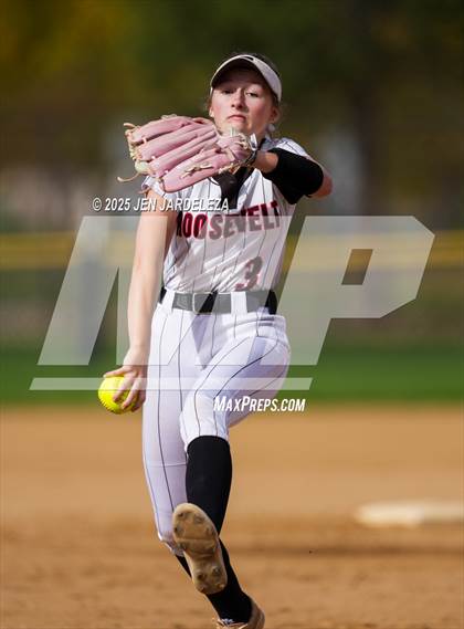 Thumbnail 3 in Windsor vs. Roosevelt (CHSAA 4A First Round) photogallery.