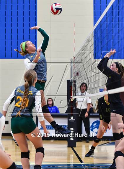 Thumbnail 2 in Fossil Ridge vs Santa Fe (Northwest ISD Classic) photogallery.