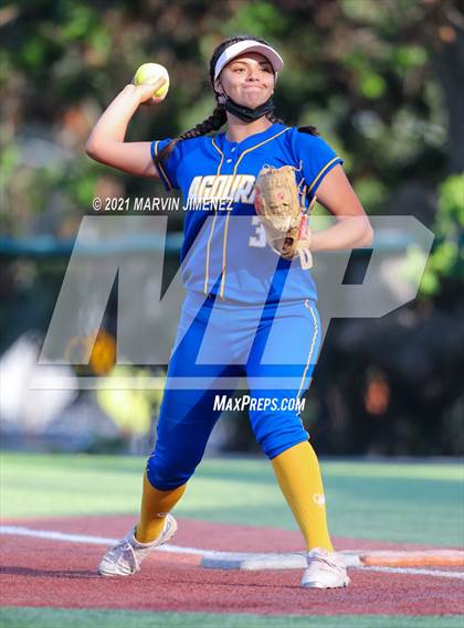 Thumbnail 2 in Oaks Christian vs Agoura photogallery.