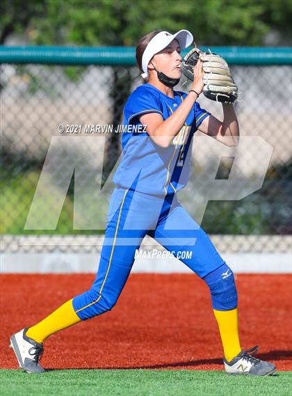 Thumbnail 3 in Oaks Christian vs Agoura photogallery.