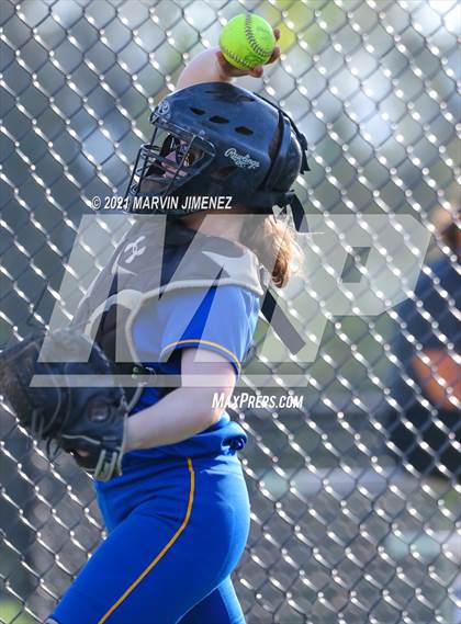 Thumbnail 1 in Oaks Christian vs Agoura photogallery.