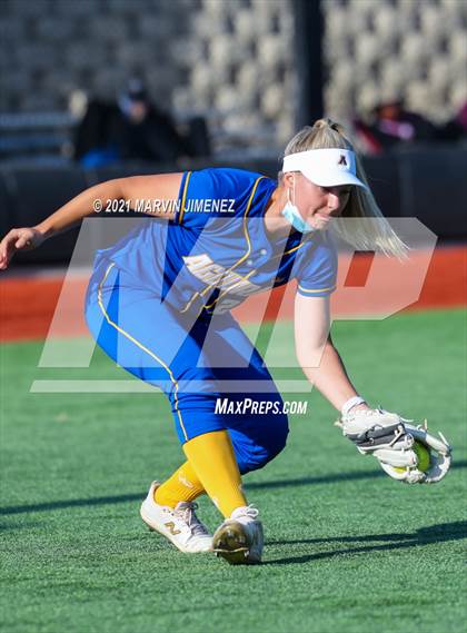 Thumbnail 2 in Oaks Christian vs Agoura photogallery.
