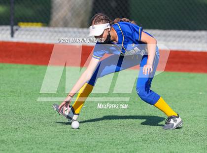 Thumbnail 2 in Oaks Christian vs Agoura photogallery.