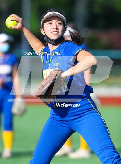 Thumbnail 1 in Oaks Christian vs Agoura photogallery.