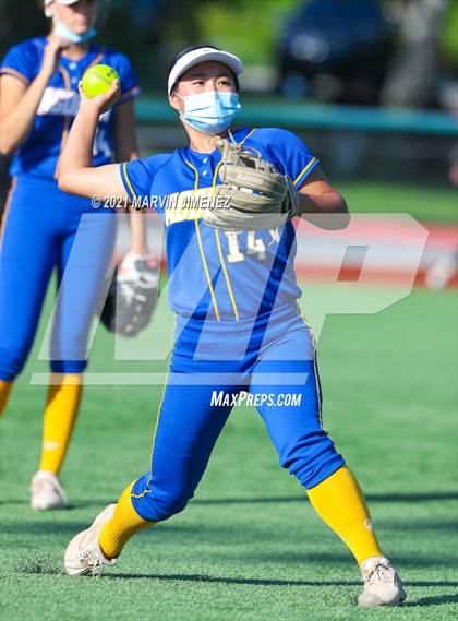 Thumbnail 1 in Oaks Christian vs Agoura photogallery.