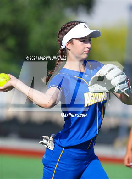 Thumbnail 2 in Oaks Christian vs Agoura photogallery.