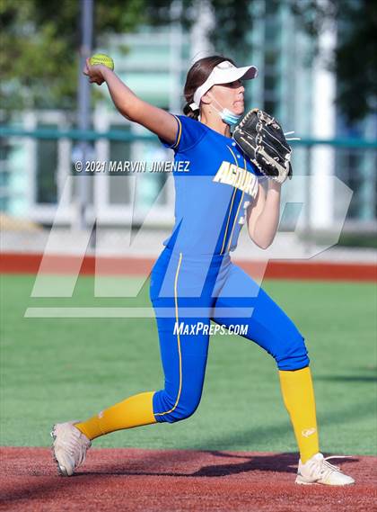 Thumbnail 1 in Oaks Christian vs Agoura photogallery.