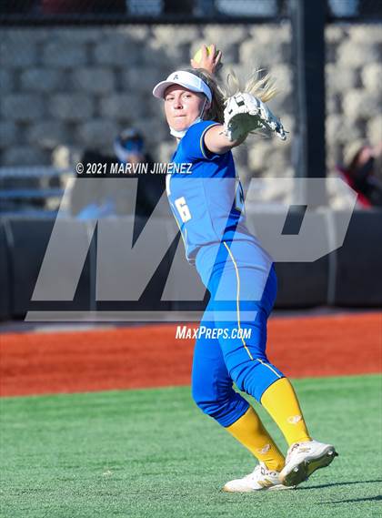 Thumbnail 2 in Oaks Christian vs Agoura photogallery.
