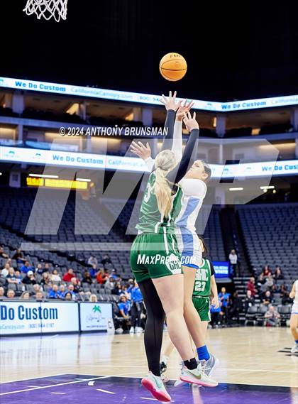 Thumbnail 2 in Granada Hills Charter vs Caruthers (CIF State D3 Final) photogallery.