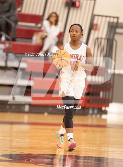 Thumbnail 3 in Chapel Hill vs Central (Hardwood Invitational) photogallery.