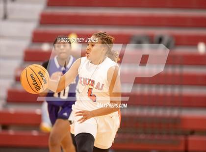 Thumbnail 3 in Chapel Hill vs Central (Hardwood Invitational) photogallery.
