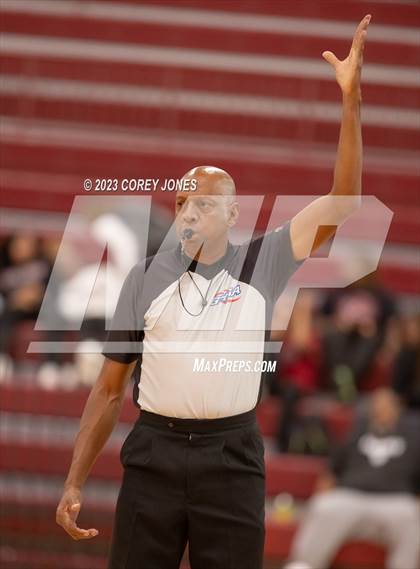 Thumbnail 2 in Chapel Hill vs Central (Hardwood Invitational) photogallery.