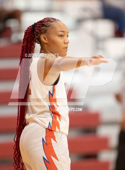 Thumbnail 1 in Chapel Hill vs Central (Hardwood Invitational) photogallery.