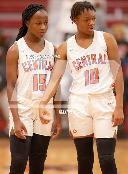 Thumbnail 3 in Chapel Hill vs Central (Hardwood Invitational) photogallery.