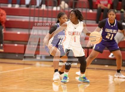 Thumbnail 3 in Chapel Hill vs Central (Hardwood Invitational) photogallery.