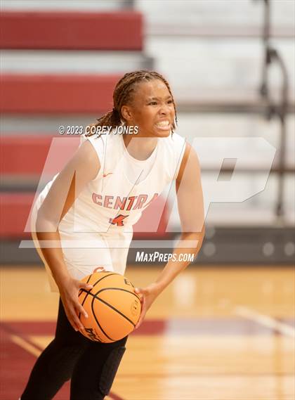 Thumbnail 3 in Chapel Hill vs Central (Hardwood Invitational) photogallery.