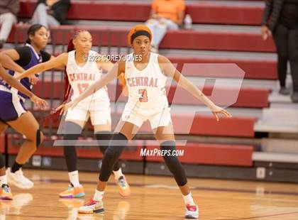 Thumbnail 3 in Chapel Hill vs Central (Hardwood Invitational) photogallery.