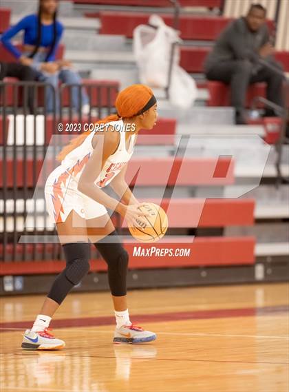 Thumbnail 2 in Chapel Hill vs Central (Hardwood Invitational) photogallery.