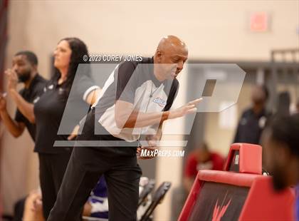 Thumbnail 1 in Chapel Hill vs Central (Hardwood Invitational) photogallery.