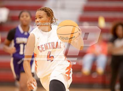 Thumbnail 1 in Chapel Hill vs Central (Hardwood Invitational) photogallery.