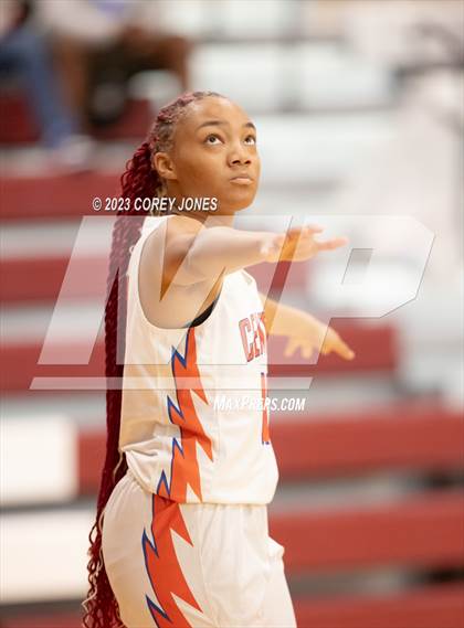 Thumbnail 3 in Chapel Hill vs Central (Hardwood Invitational) photogallery.