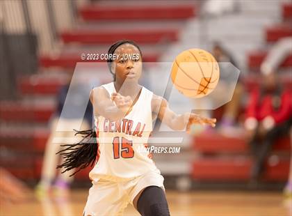 Thumbnail 3 in Chapel Hill vs Central (Hardwood Invitational) photogallery.
