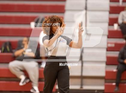 Thumbnail 2 in Chapel Hill vs Central (Hardwood Invitational) photogallery.