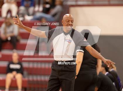 Thumbnail 2 in Chapel Hill vs Central (Hardwood Invitational) photogallery.