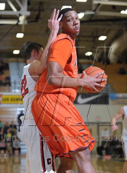 Thumbnail 3 in Whitney Young vs. Clackamas (Les Schwab Invitational) photogallery.