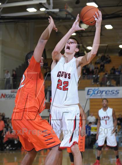 Thumbnail 2 in Whitney Young vs. Clackamas (Les Schwab Invitational) photogallery.
