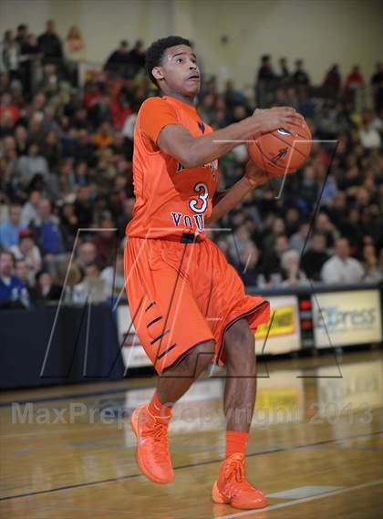 Thumbnail 3 in Whitney Young vs. Clackamas (Les Schwab Invitational) photogallery.