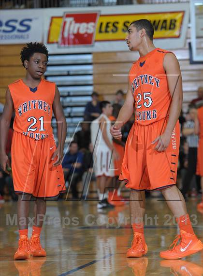 Thumbnail 2 in Whitney Young vs. Clackamas (Les Schwab Invitational) photogallery.