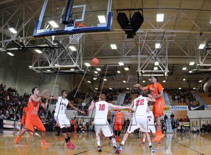 Thumbnail 2 in Whitney Young vs. Clackamas (Les Schwab Invitational) photogallery.
