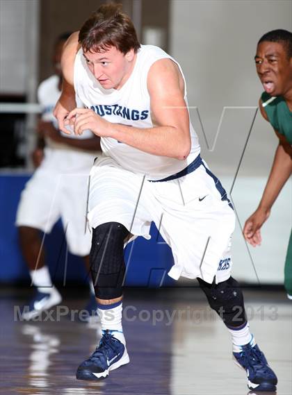 Thumbnail 3 in Kingwood vs. Strake Jesuit (McDonald's Texas Invitational) photogallery.