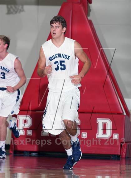 Thumbnail 1 in Kingwood vs. Strake Jesuit (McDonald's Texas Invitational) photogallery.