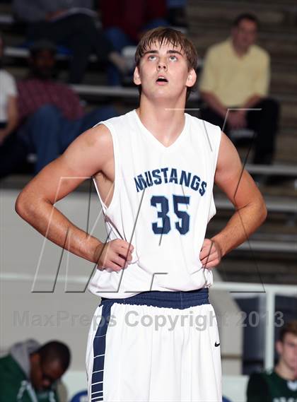 Thumbnail 2 in Kingwood vs. Strake Jesuit (McDonald's Texas Invitational) photogallery.
