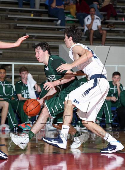 Thumbnail 2 in Kingwood vs. Strake Jesuit (McDonald's Texas Invitational) photogallery.
