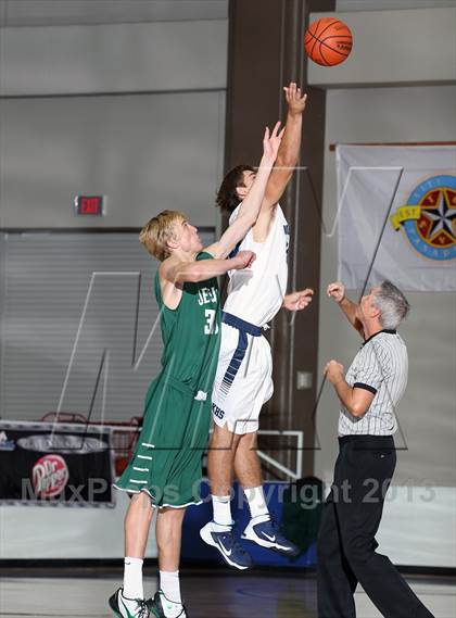 Thumbnail 3 in Kingwood vs. Strake Jesuit (McDonald's Texas Invitational) photogallery.