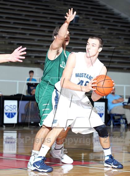Thumbnail 3 in Kingwood vs. Strake Jesuit (McDonald's Texas Invitational) photogallery.