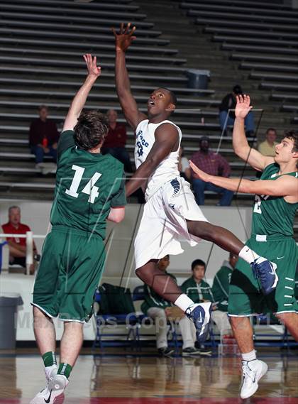 Thumbnail 3 in Kingwood vs. Strake Jesuit (McDonald's Texas Invitational) photogallery.