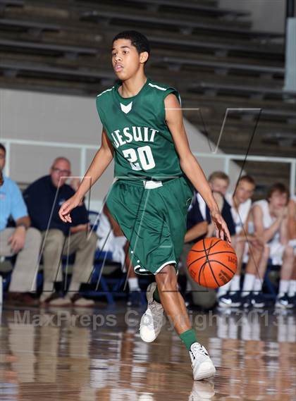 Thumbnail 2 in Kingwood vs. Strake Jesuit (McDonald's Texas Invitational) photogallery.
