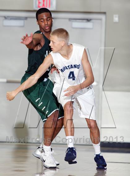Thumbnail 1 in Kingwood vs. Strake Jesuit (McDonald's Texas Invitational) photogallery.