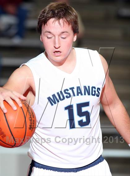 Thumbnail 2 in Kingwood vs. Strake Jesuit (McDonald's Texas Invitational) photogallery.