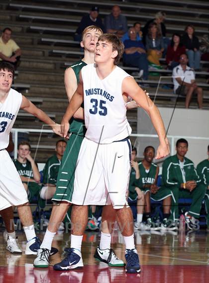 Thumbnail 2 in Kingwood vs. Strake Jesuit (McDonald's Texas Invitational) photogallery.