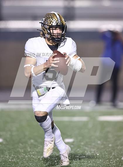 Thumbnail 3 in Comanche vs. Henrietta (UIL Bi-district playoff) photogallery.