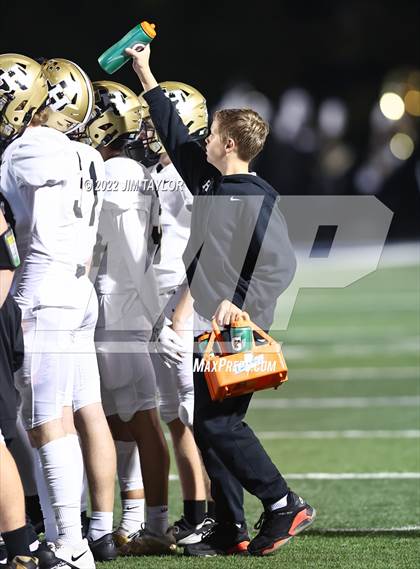 Thumbnail 3 in Comanche vs. Henrietta (UIL Bi-district playoff) photogallery.